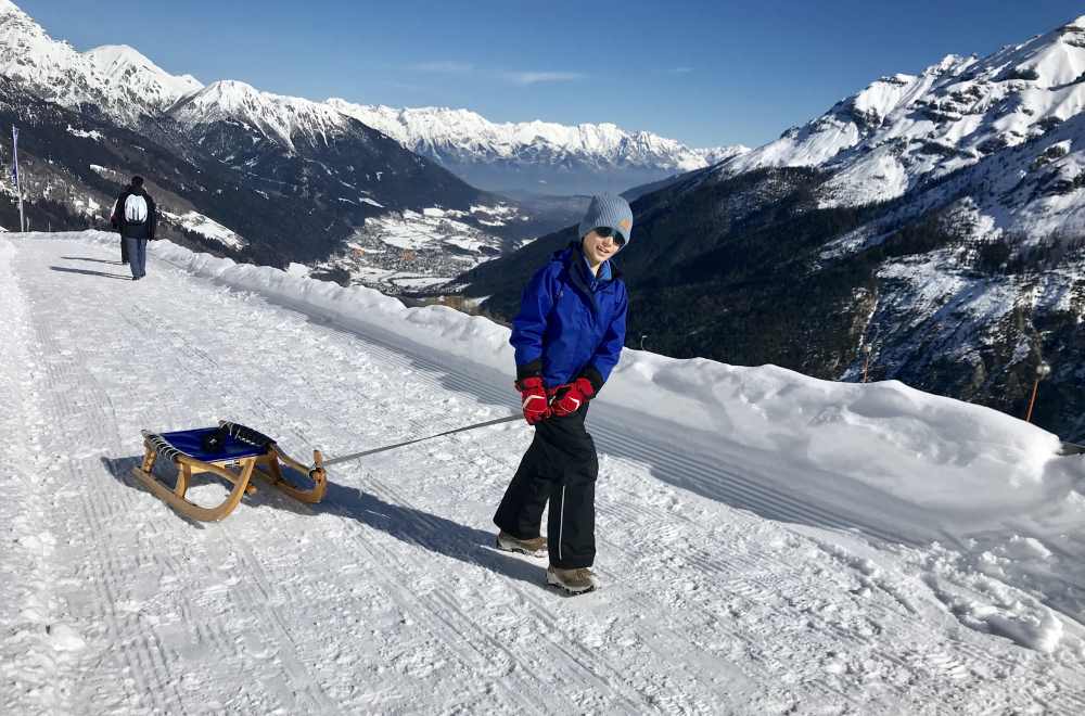 Rodeln Stubaital mit Kindern: Auf dem Weg zur Rodelbahn Pinnistal