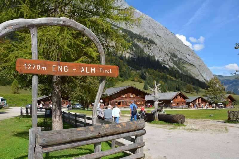 Von Engalm in der Eng geht die Wanderung hinauf ins Karwendelgebirge