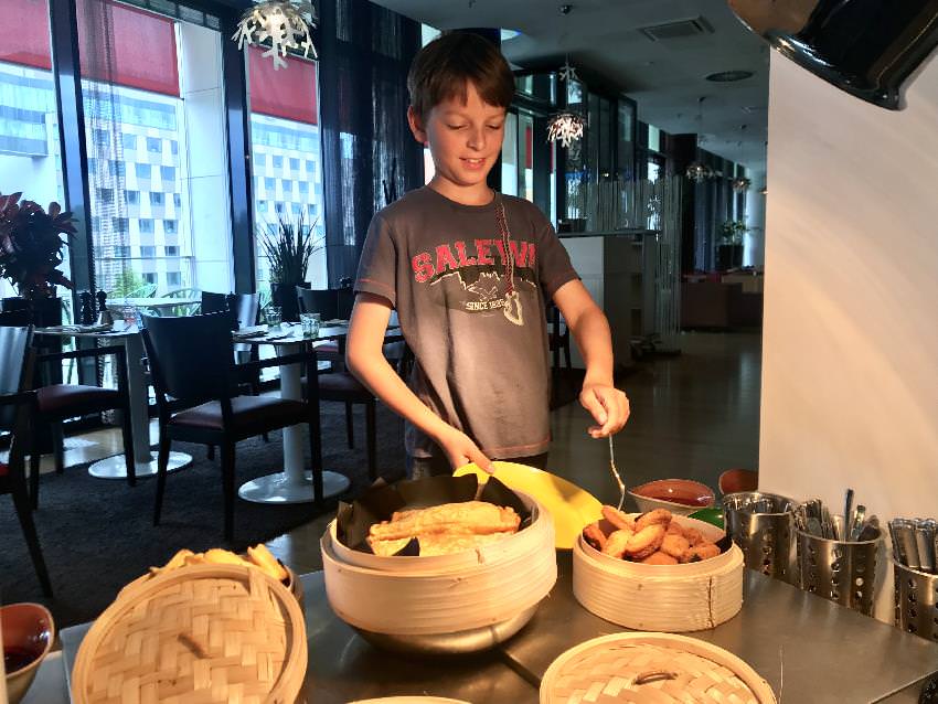 Essen mit Kindern in Berlin: Das Kinderbuffet im Scandic