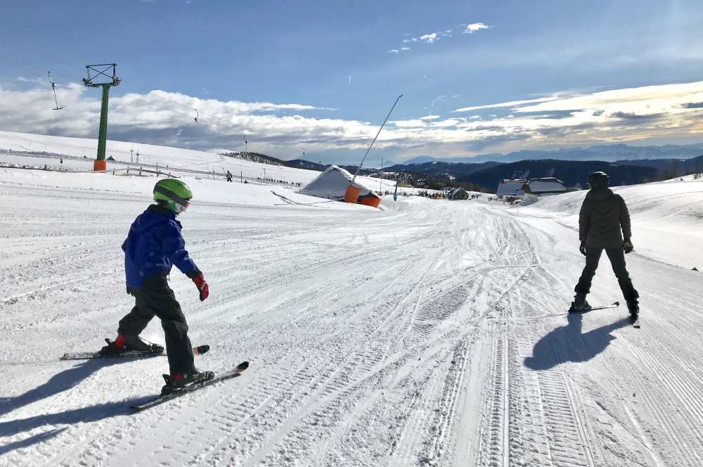 Falkertsee Skigebiet: So fahren wir vom Kinderhotel auf die Skipiste 