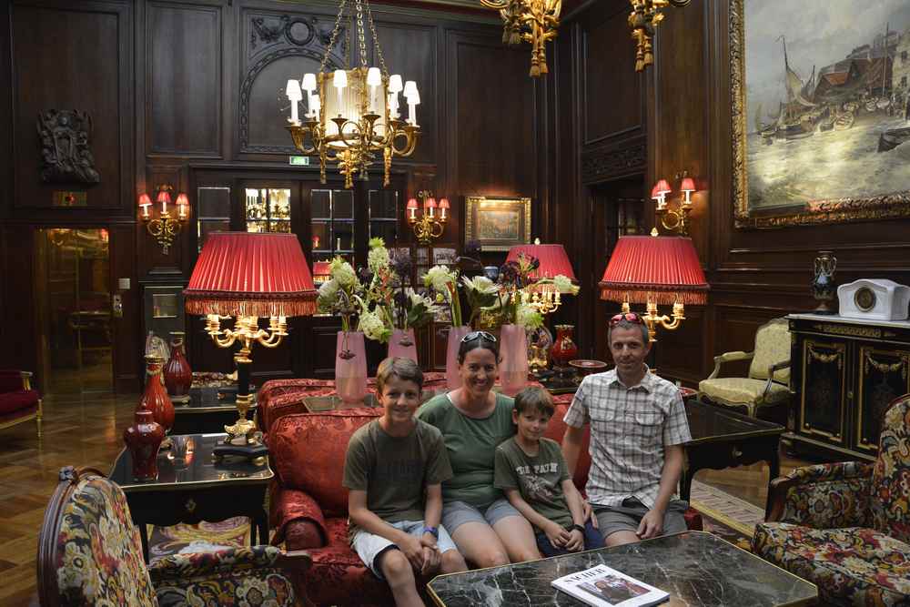 Wir haben das Hotel Sacher in Wien besucht - und hinter die Kulissen geschaut.