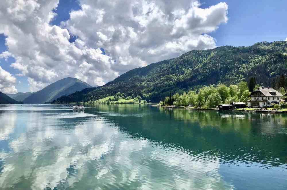 Familienhotel am See - hier der einmalige Weissensee in Kärnten: Wir zeigen dir das Kinderhotel dazu!