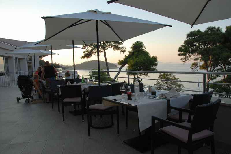 Familienhotel Kroatien: Abends auf der Terrasse sitzen auf´s Meer schauen