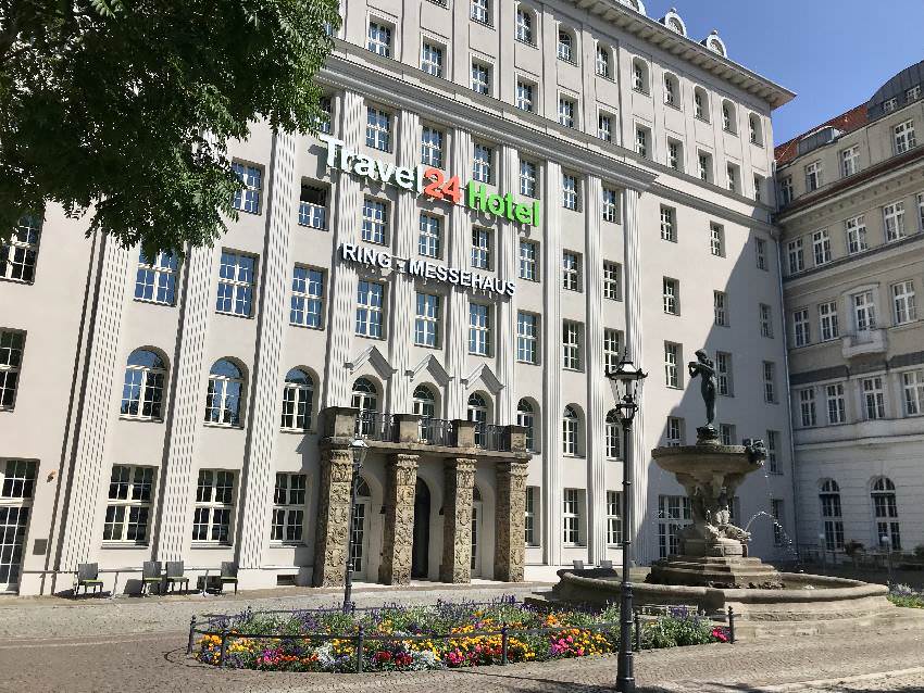 Unser Familienhotel Leipzig: Das Travel 24 Hotel - außen mit historischer Fassade