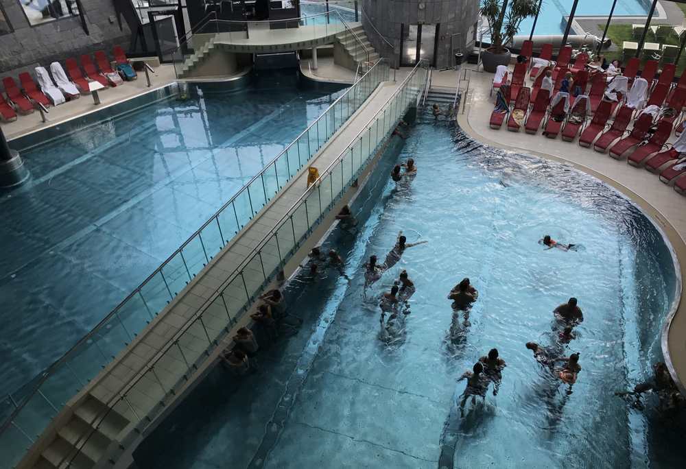 Aqua Dome Ötztal - das große Schwimmbecken innen