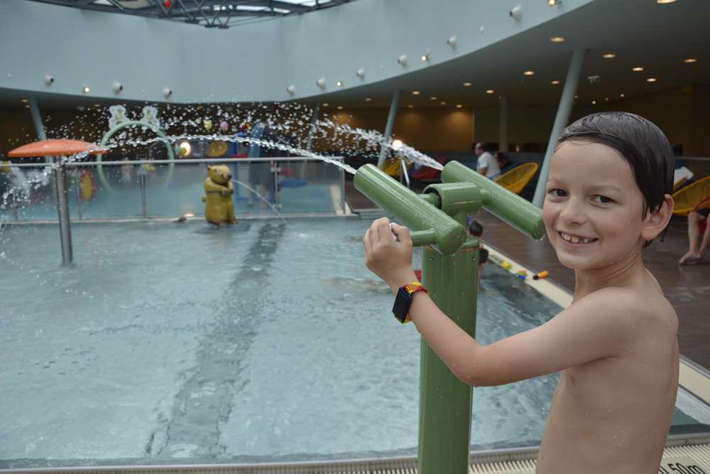 Das macht Spaß: Familienhotel Österreich mit Schwimmbad und Wasserkanone