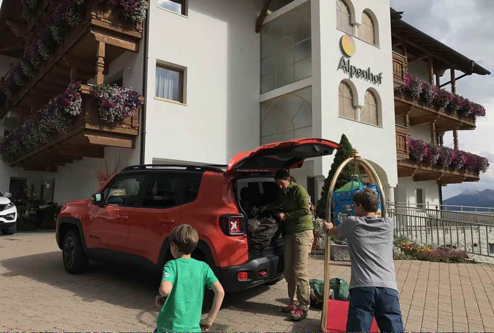 Wir erreichen unser Familienhotel: Den Alpenhof Meransen
