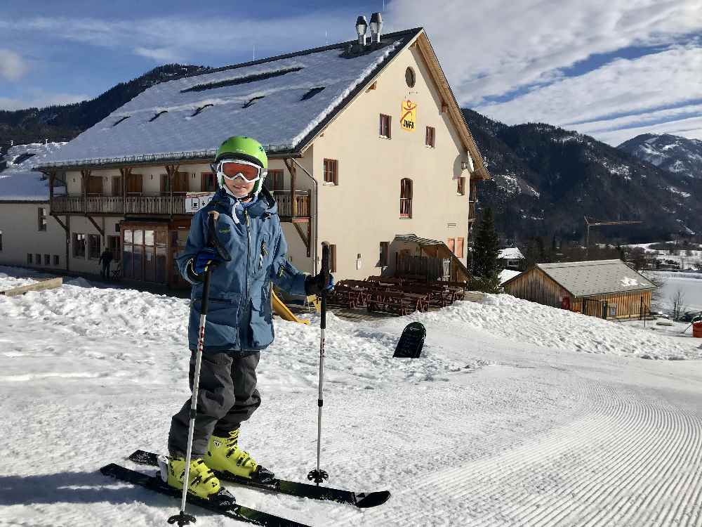  Hier im JUFA Gitschtal stimmt es:  Das Familienhotel ist direkt an der Skipiste 