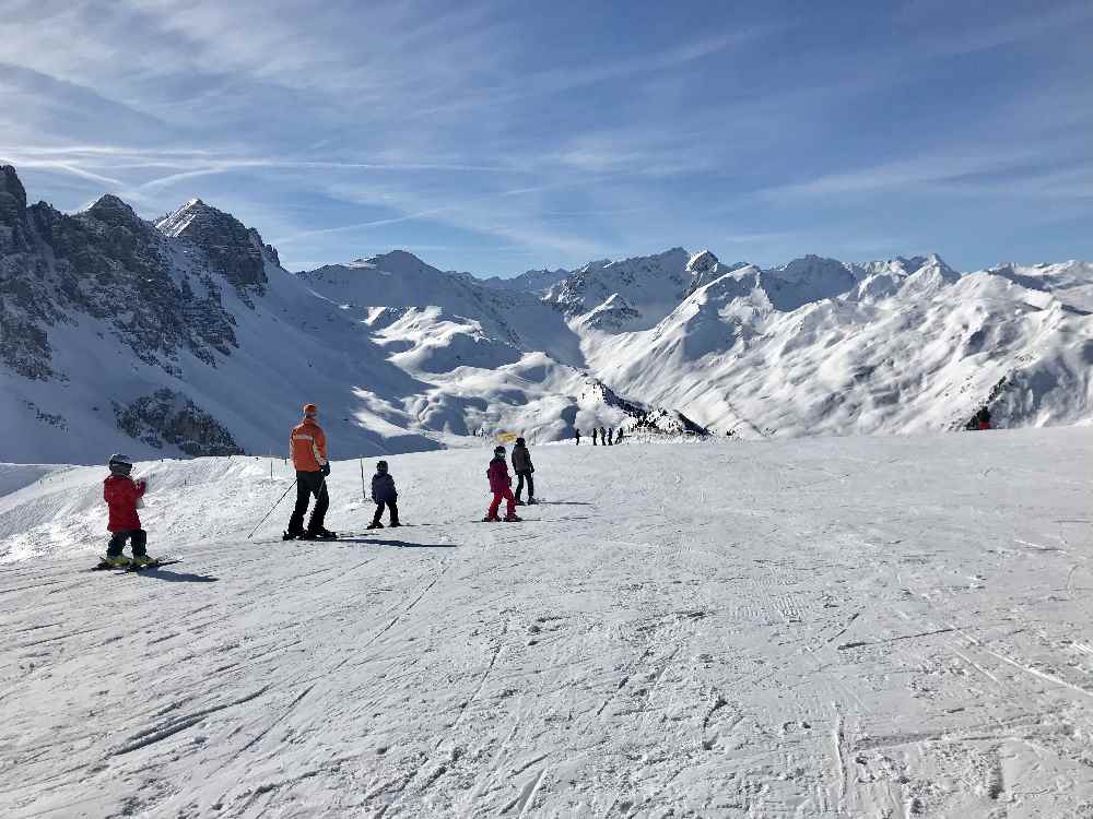 Und das ist die breite familienfreundliche Skipiste vom Hoadlhaus im Skigebiet Axamer Lizum