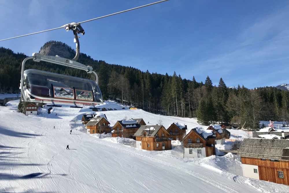 Loser Skigebiet:  Von den Hütten der Hagan Lodge direkt ins Loser - Skigebiet im Salzkammergut