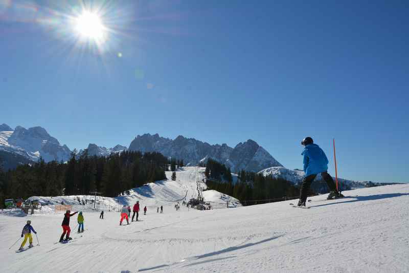  20 Minuten vom Skihotel Dachsteinkönig ist diese Familienskipiste mit dem schönen Ausblick entfernt 