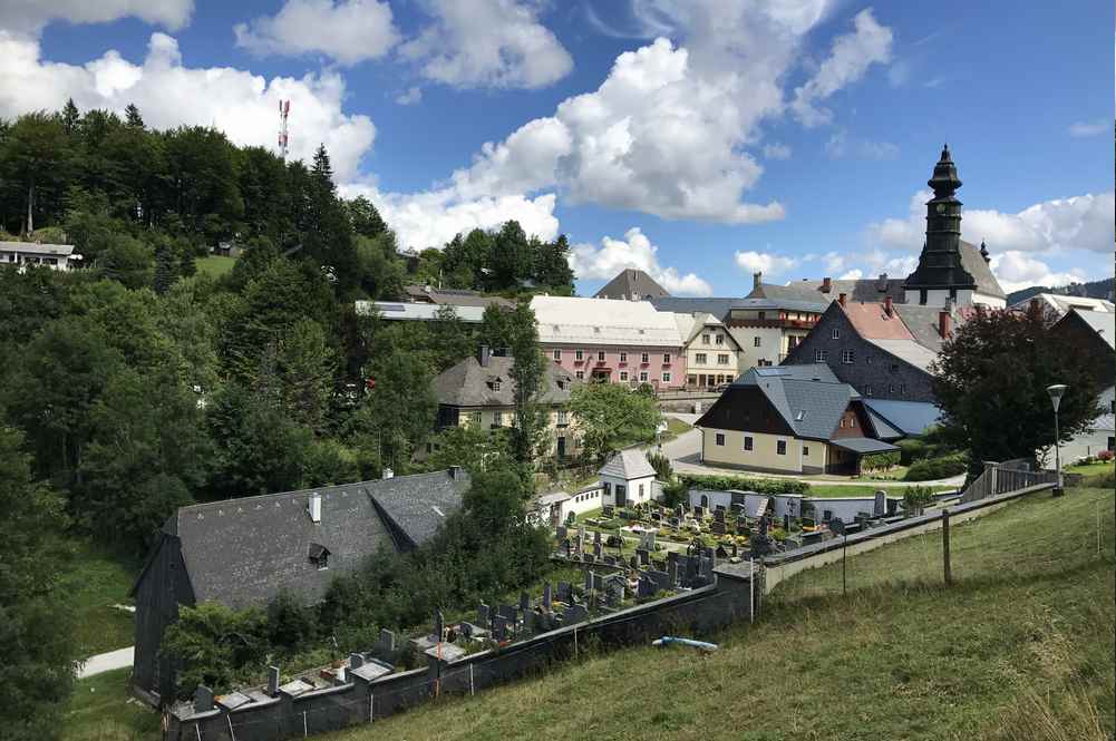 Wir fahren mit dem Mountainbike durch Annaberg im Mostviertel