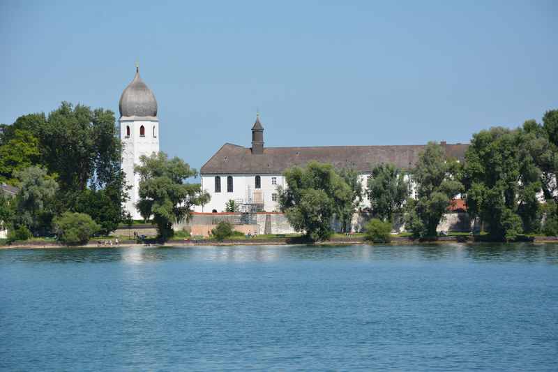 Familienurlaub am See Deutschland: Familienurlaub Chiemsee - die Fraueninsel bei einem Schiffausflug mit den Kindern