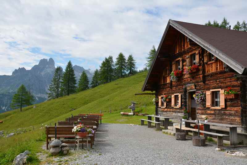 Familienurlaub Dachstein: Wandern mit Kindern am Dachsteingebirge - zu den Almen und Hütten 