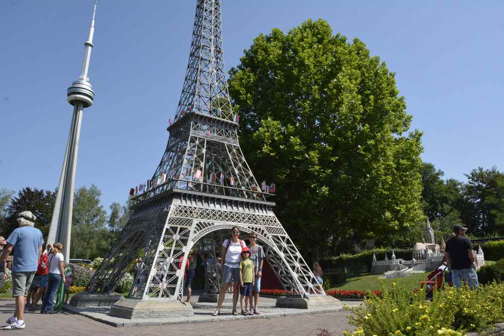 Noch ein Turm: Auch der bekannte Eifelturm steht im Kleinformat im Minimundus Freizeitpark in Kärnten