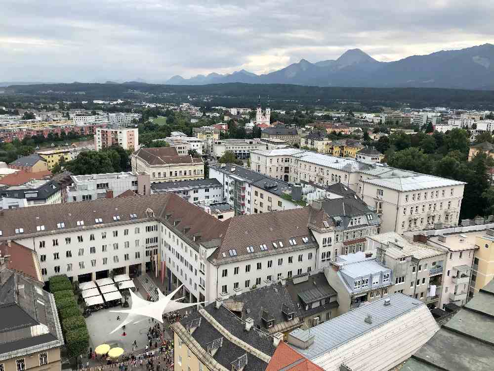 Unser Blick über die Dächer der Stadt - bei unserem Stadtrundgang in Villach mit Kindern  