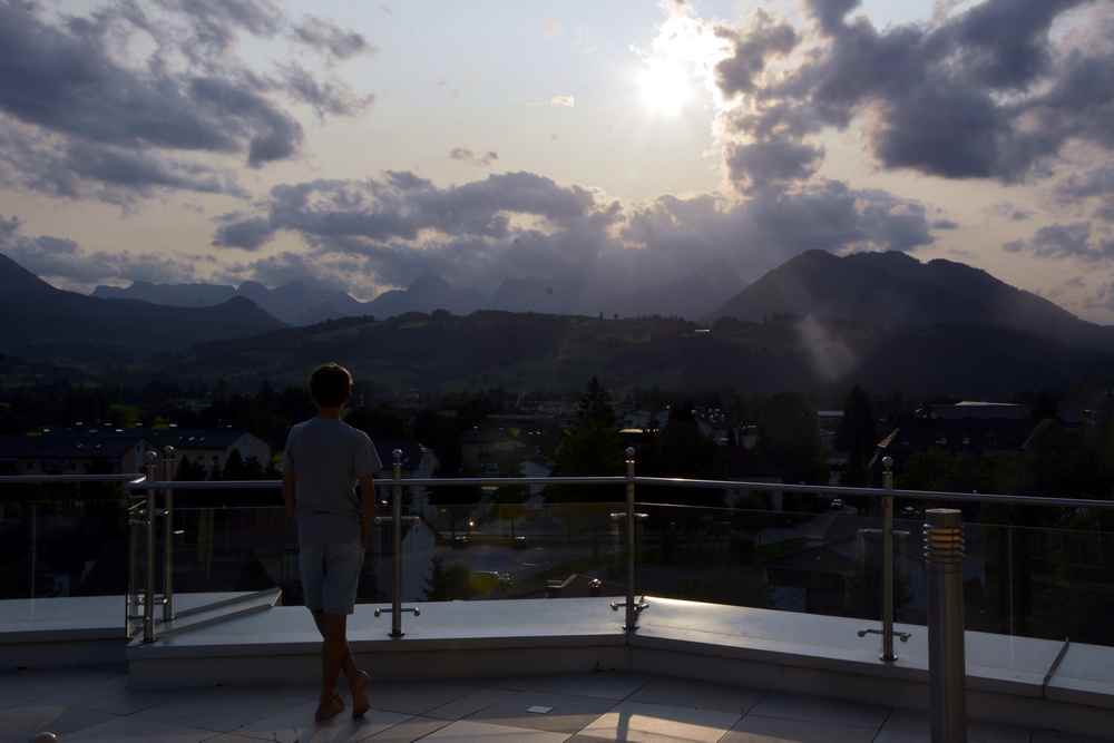   Hotel Dilly Windischgarsten - der Blick von der Terrasse in die Berge