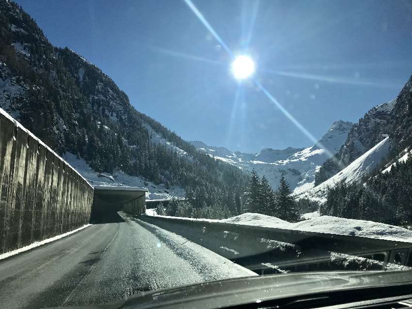 Die Felbertauernstrasse mit dem Felbertauerntunnel hat im Winter und im Sommer geöffnet