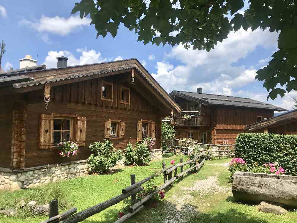 Ferienwohnung mit Kindern - das Hüttendorf Almlust im Salzburger Land