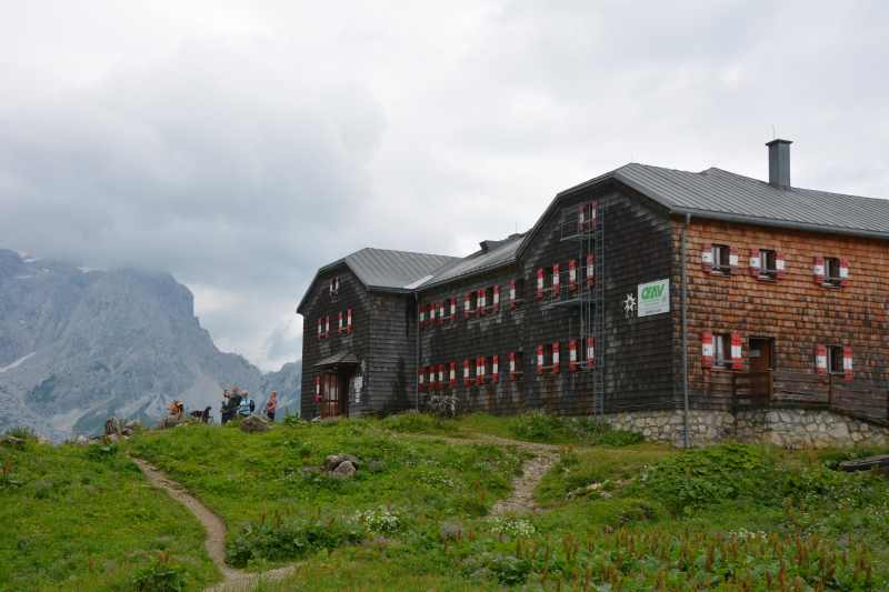 Familienurlaub Filzmoos mit Kindern - zu den urigen Hütten wandern