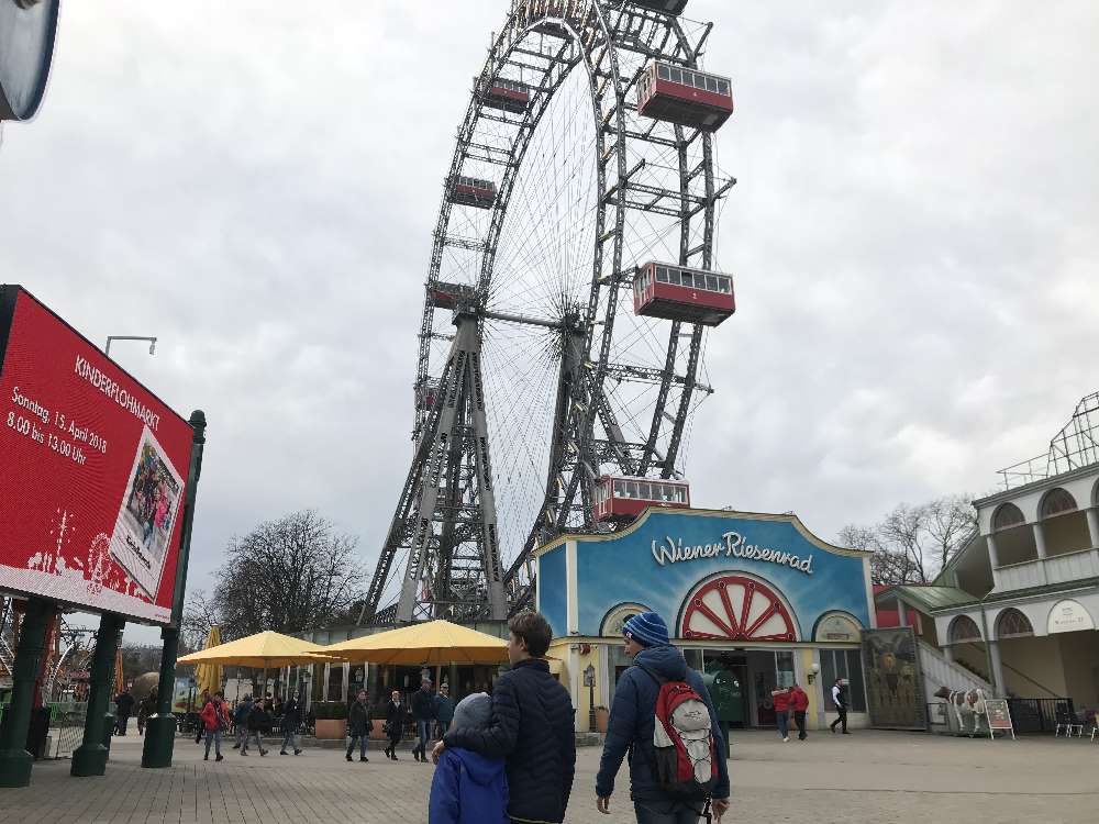 Freizeitpark mit Kindern - auf dem Wiener Prater in Österreich