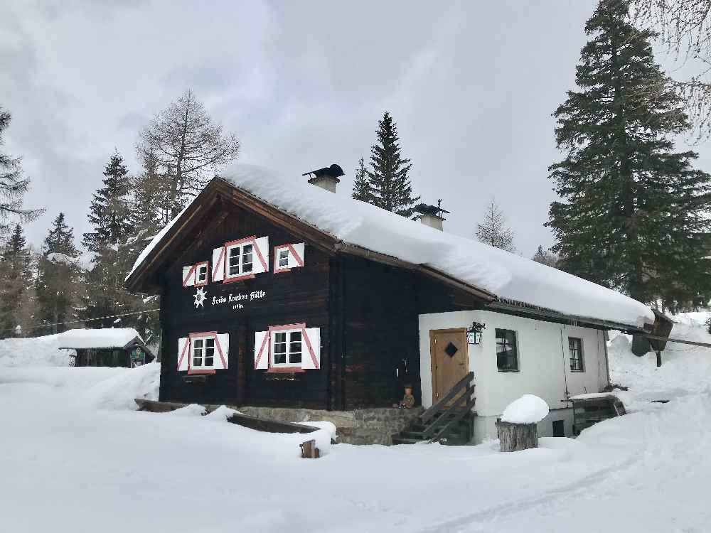 Stubeck rodeln: Bei der Frido Kordon Hütte startet die Rodelbahn in Kärnten 