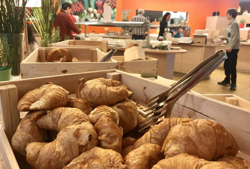 Jufa Hotel Wien: Fein und reichlich: Croissants am Frühstücksbuffet im Familienhotel Wien