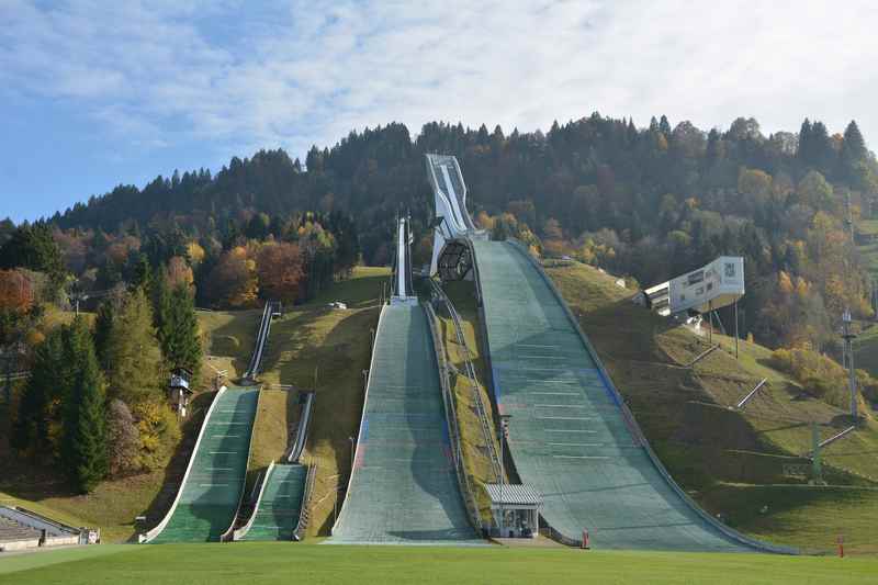 Garmisch Partenkirchen mit Kindern: Eine Führung hinter die Kulissen der Skisprungschanze ist einzigartig