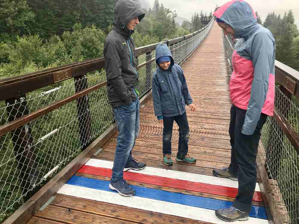  Die Grenze zwischen Tirol und Bayern verläuft direkt über den Baumkronenweg Füssen