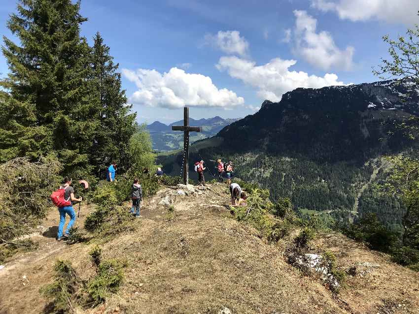 Unsere Kufstein Wanderung mit Kindern - zum Gamskogel Gipfelkreuz