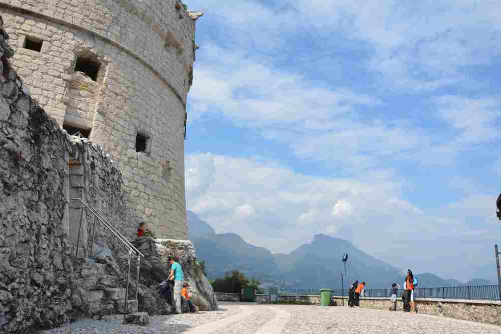 Das Ziel der Kinderwagen-Wanderung am Gardasee: Die Bastion mit dem runden Turm