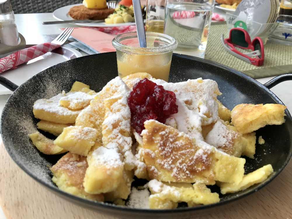 Rund um den Schlegeisspeicher kannst du bei mehreren Restaurant oder Hütten einkehren - das ist der Kaiserschmarrn im Bergrestaurant am Schlegeis.