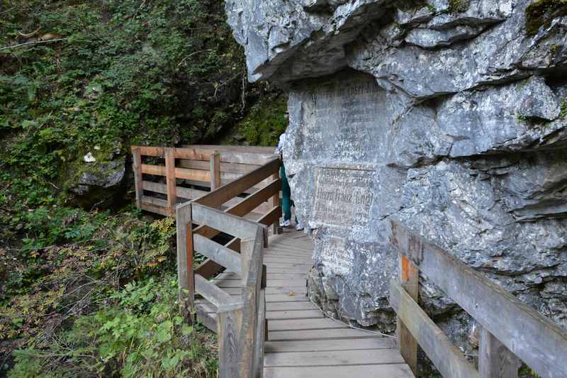 Schmal ist der Weg an einigen Stellen durch die Gilfenklamm in Südtirol