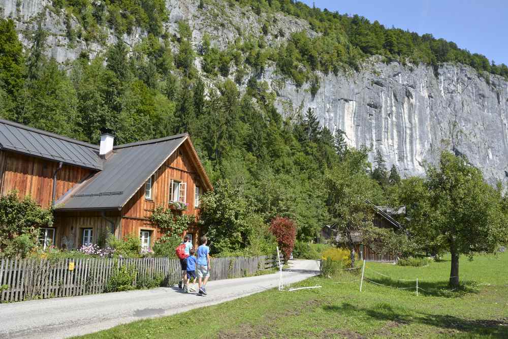 Das ist die Gößler Wand, an ihr entlang wandern wir auf der Drei Seen Tour zum Toplitzsee