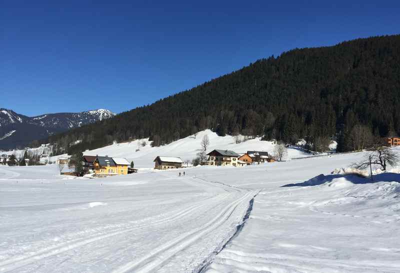 Langlaufen Gosau: So schön ist die Winterlandschaft in Richtung Gosau, mittendrin die Langlaufloipe 