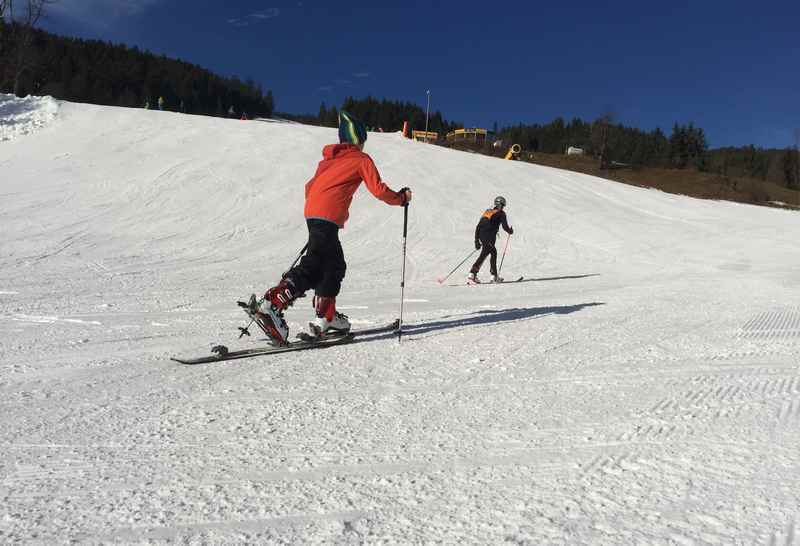 Skitour Gosau: Bei strahlendem Sonnenschein eine Skitour mit Kindern 