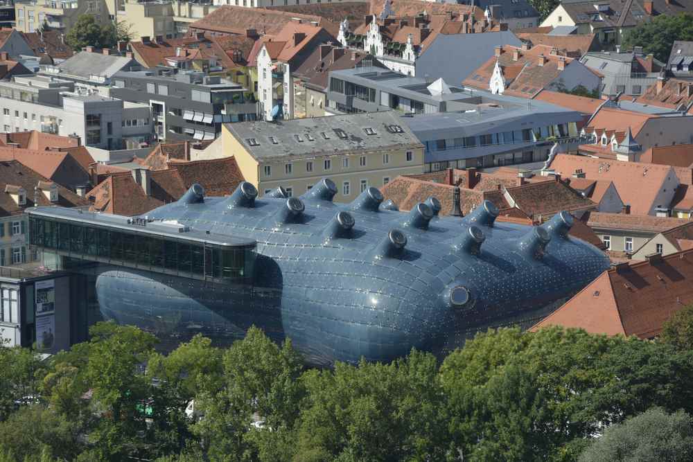 Zwischen den vielen historischen Gebäuden gibt es in Graz auch Design - Architektur