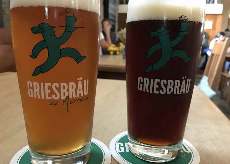 Das Helle und das Dunkle - im Griesbräu gebraut, schmeckt sehr süffig