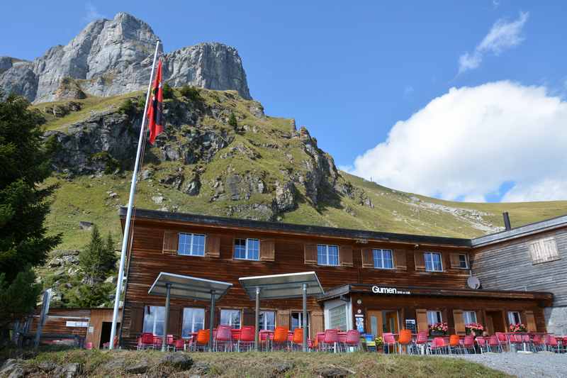 Starten kann man am Gumen in Braunwald, bei der Bergstation der Bergbahn