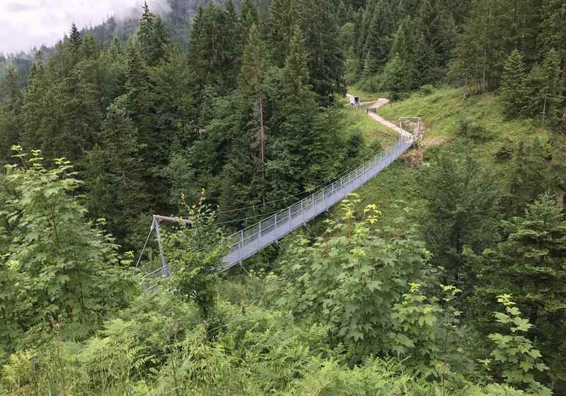 Garmisch Partenkirchen mit Kindern: Das war das Ziel unserer Familienwanderung: Die Hängebrücke bei der Gamshütte am Wank