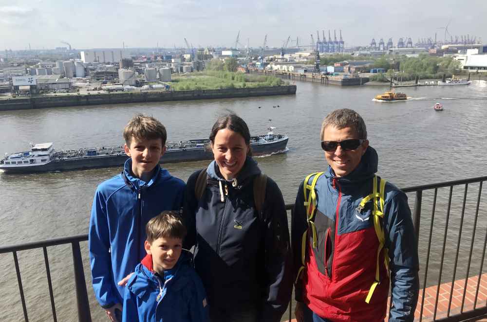 Bei unserem Citytrip nach Hamburg: Der Blick von der Elbphilharmonie auf die Elbe 