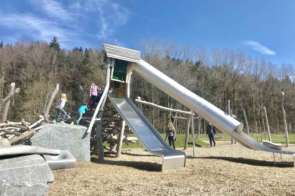 Der Spielplatz beim Traumwerk: Ein Rutschenparadies für Kinder