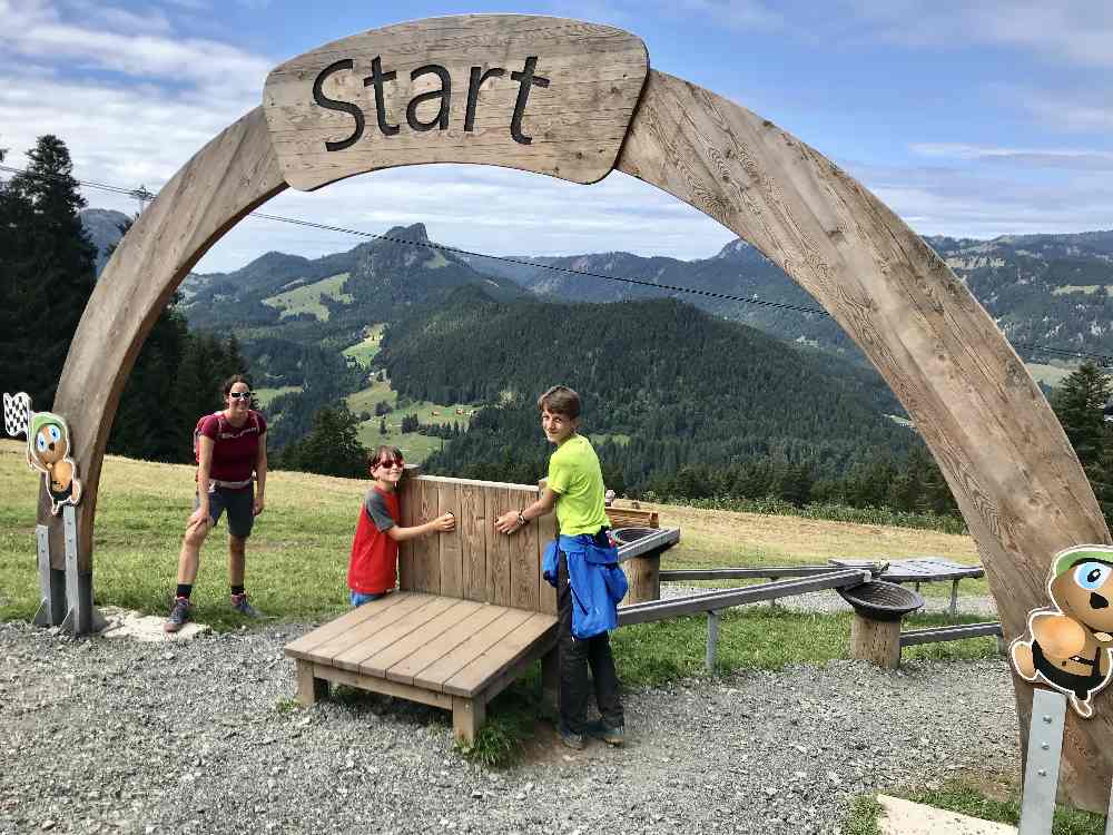 ... und los geht das Abenteuer Kugelbahn in Obersdorf am Berg