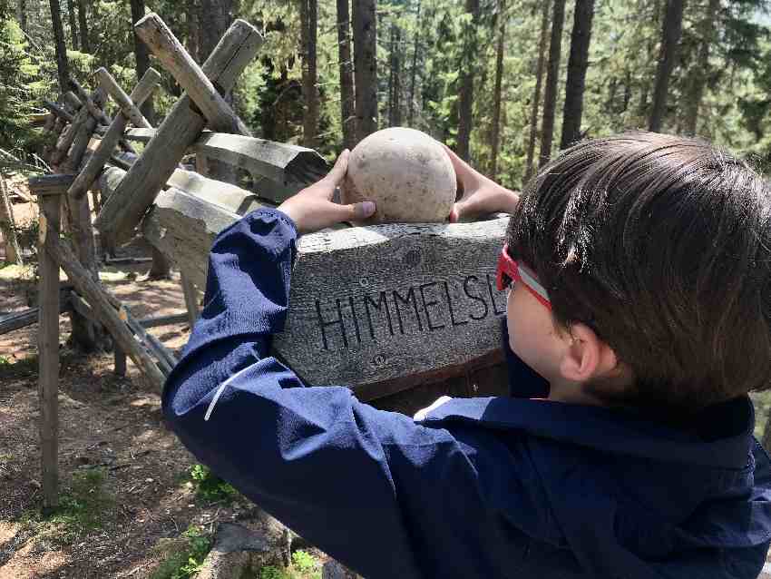 Die Himmelsleiter ist eine der Holzkugelbahnen in Tirol