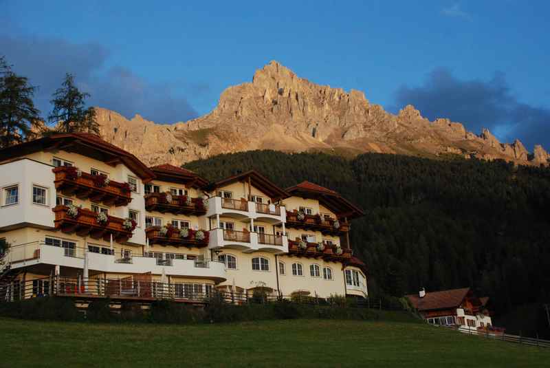 Familienhotel Südtirol direkt in den Dolomiten bei Bozen