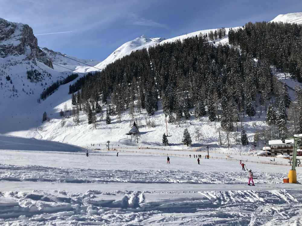 Skigebiet Axamer Lizum: Neben der Talstation kannst du auf den flachen Hängen gut mit Kindern skifahren 