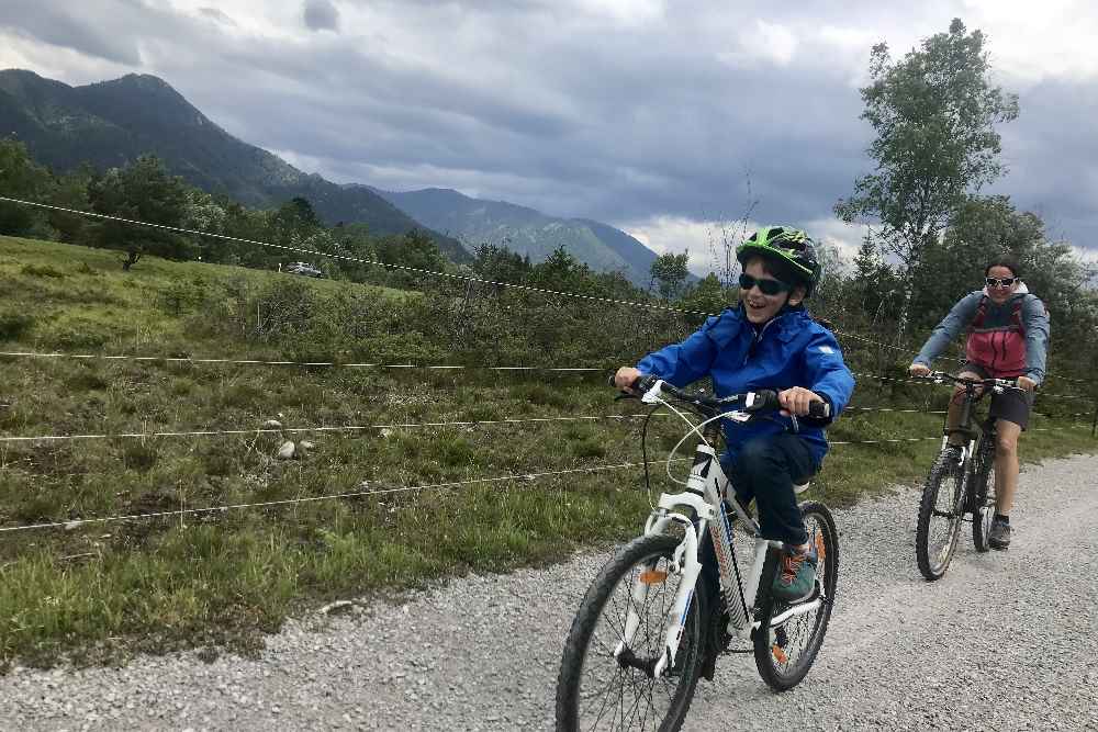 Unser Kleiner hatte richtig viel Spaß beim Radfahren auf dem Isarradweg