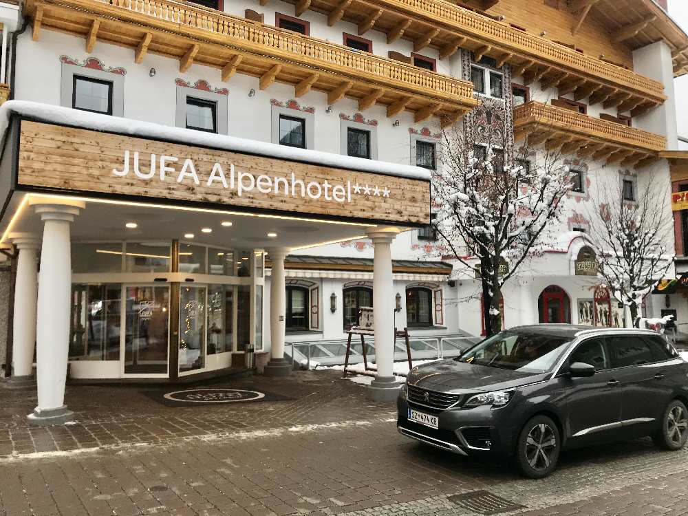 Mitten im Ortzentrum von Saalbach ist das JUFA Hotel zu finden