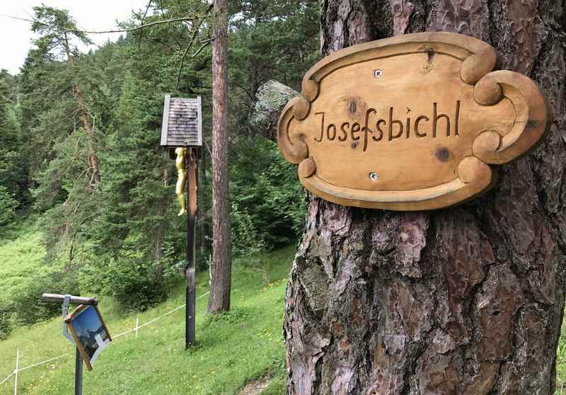 Über den Wandersteig wandern Richtung Garmisch Partenkirchen zum Josefsbichl