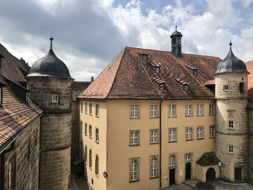 So wohnst du im JUFA Hotel Kronach: Mitten in der herrschaftlichen Festung